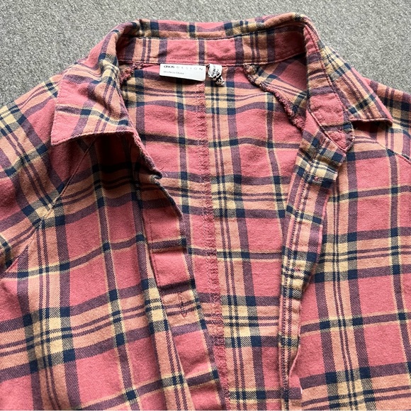 ASOS DESIGN Petite long sleeve boyfriend shirt in dark red and navy check - Picture 10 of 14